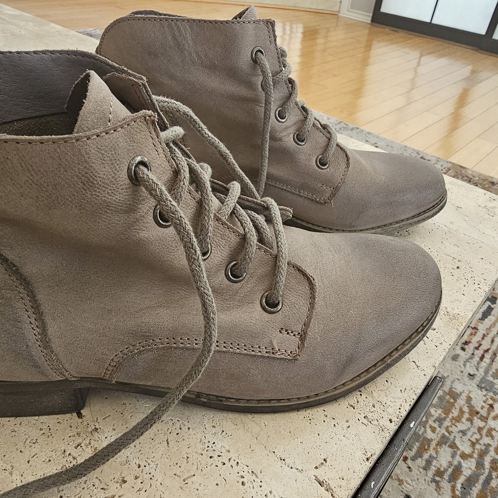 Steve Madden boots